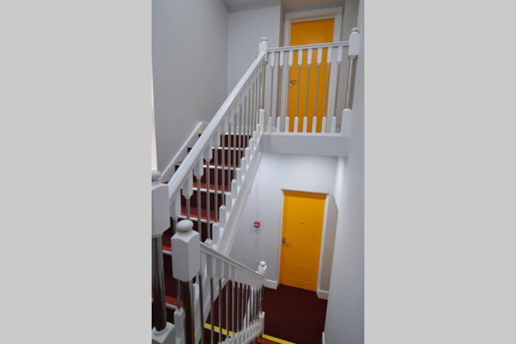 Stylish Central Self Contained Flat By Cozynest Редінг Екстер'єр фото